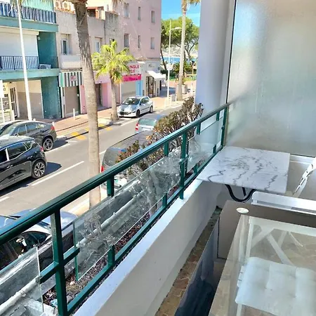 Apartamento Les Pins: 30 Metres De La Juan-les-Pins